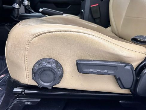 Used 2018 Jeep Wrangler Unlimited Sahara image 16