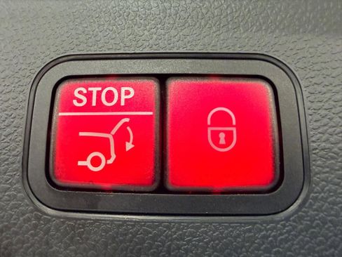 Used 2019 Mercedes-Benz GLC 300 image 24