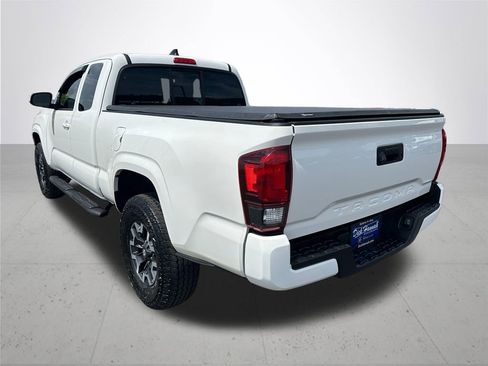 Used 2022 Toyota Tacoma SR w/ SR Convenience Package RWD image 8