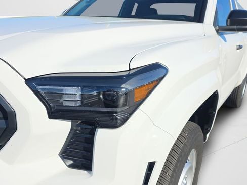Used 2025 Toyota Tacoma SR image 9