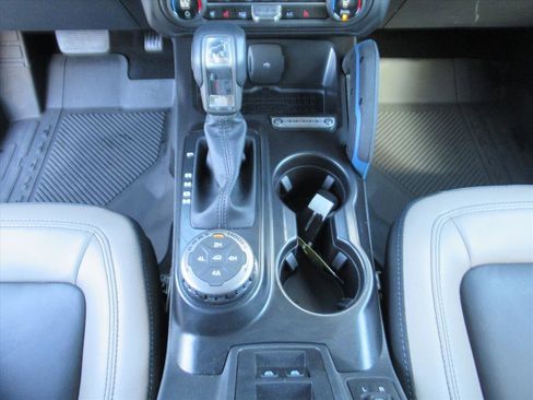 Used 2024 Ford Bronco Wildtrak image 22