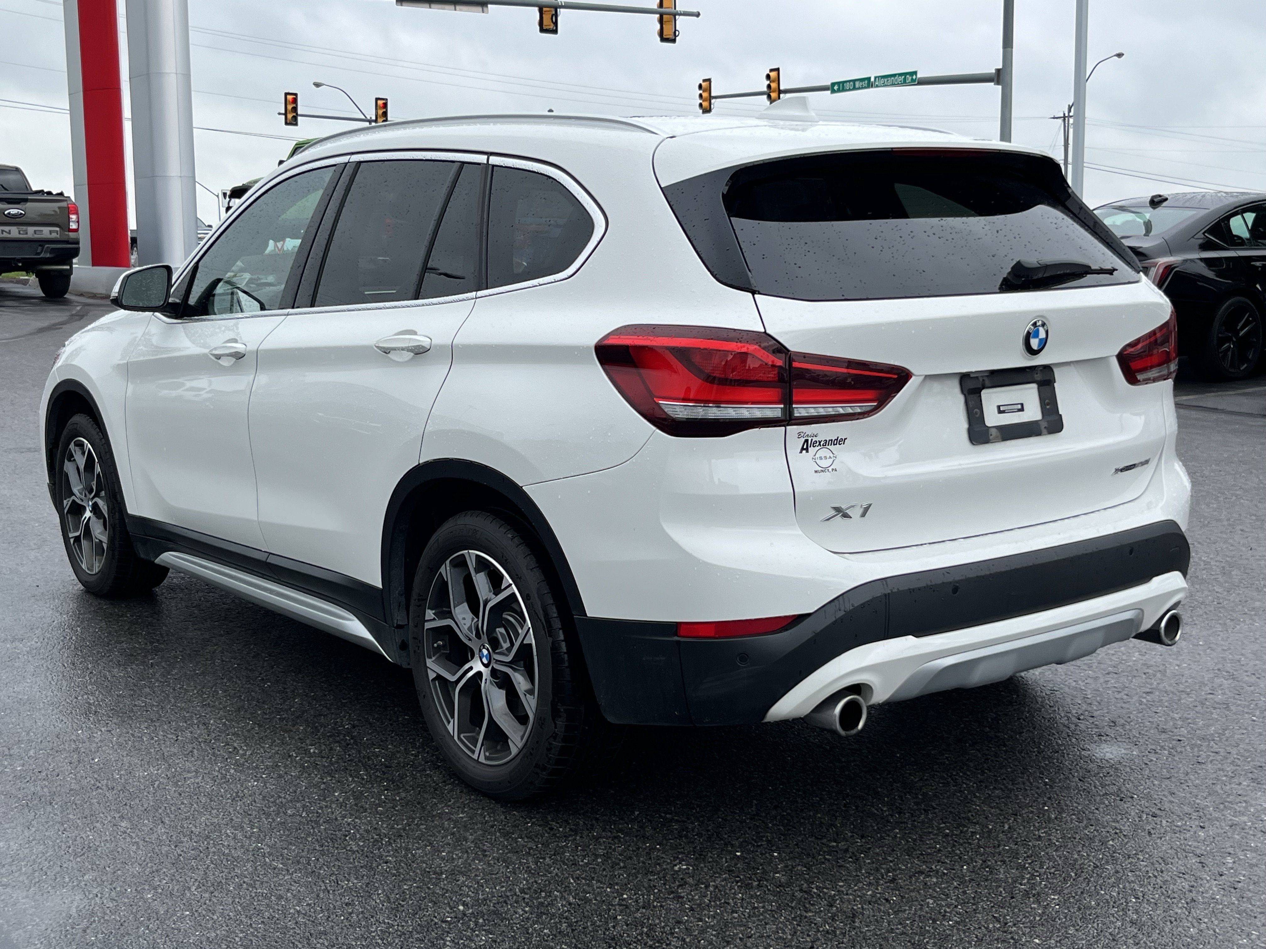 Used 2022 BMW X1 xDrive28i w/ Premium Package AWD/4WD image 9