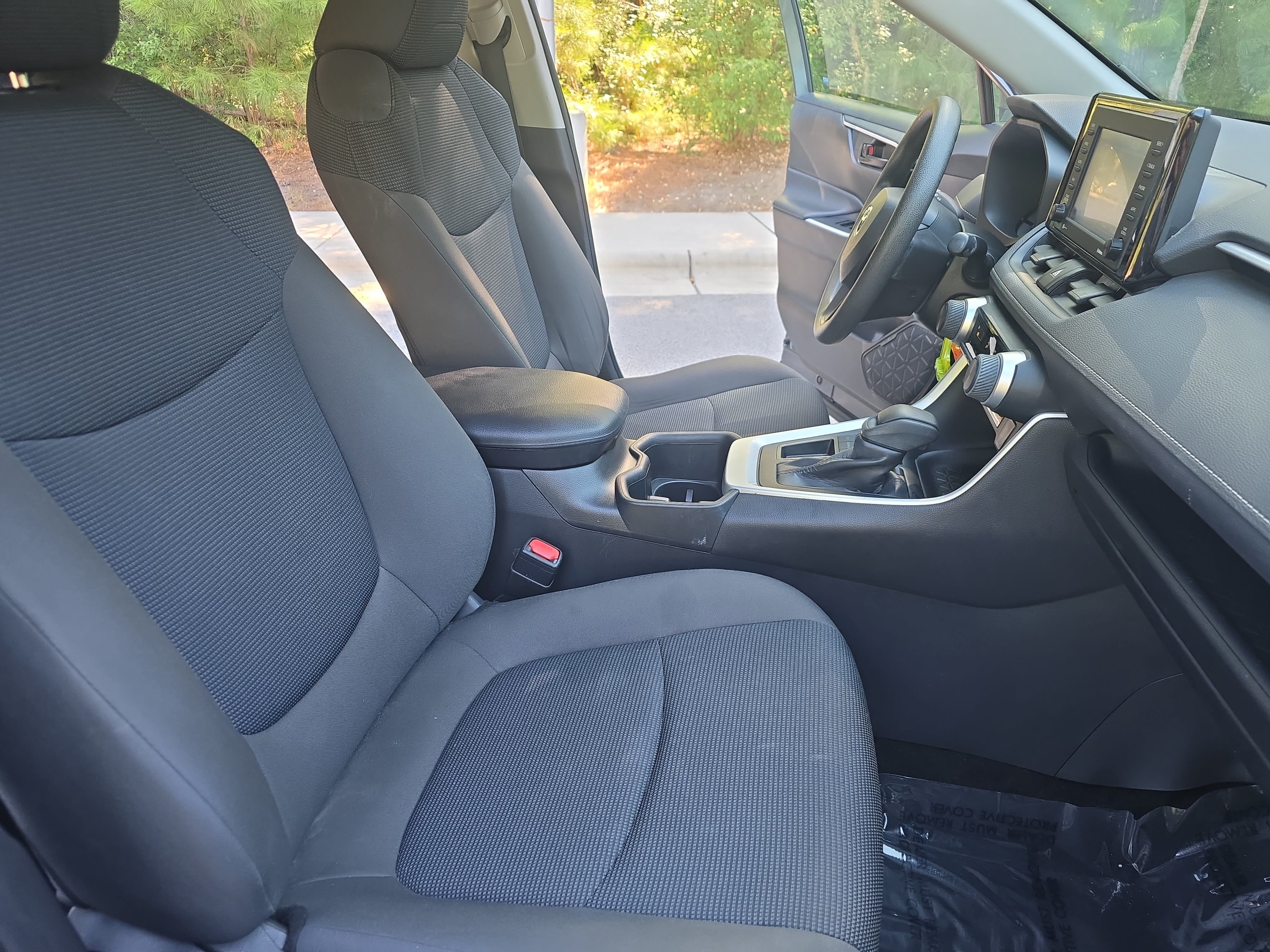 Used 2022 Toyota RAV4 LE FWD image 10