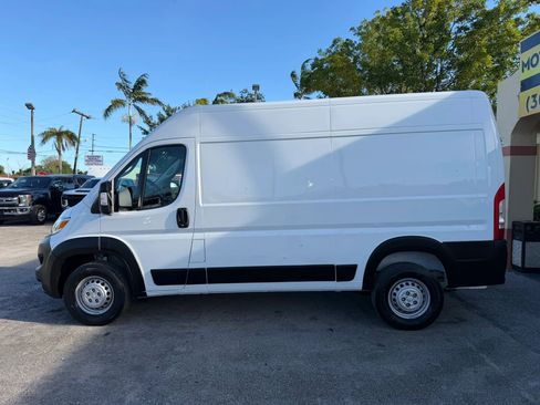 Used 2024 RAM ProMaster 2500 w/ Convenience Group FWD image 2