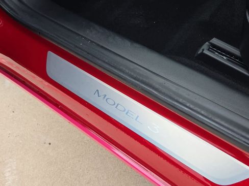 Used 2018 Tesla Model 3 image 11