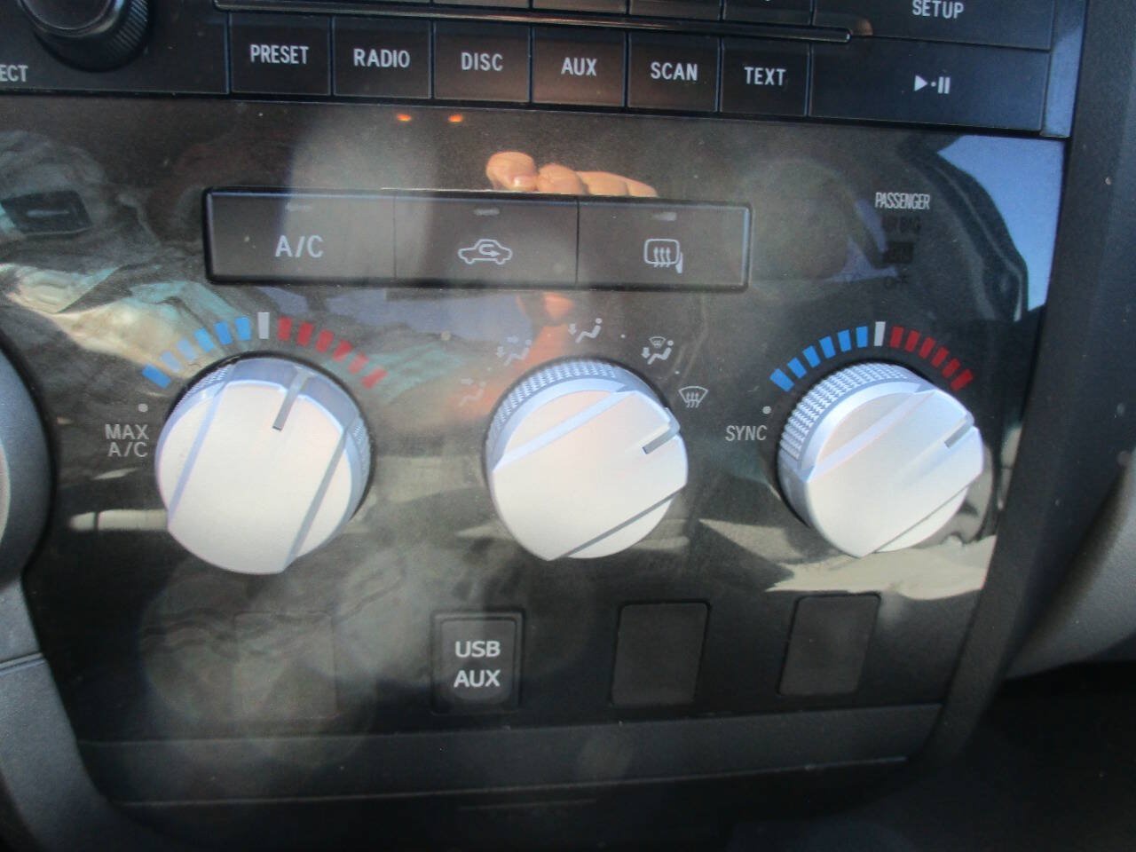 Used 2011 Toyota Tundra 4x4 Double Cab w/ Tow Pkg image 31