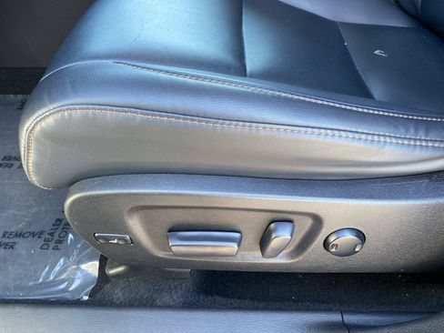 Used 2019 Toyota Highlander XLE AWD/4WD image 22