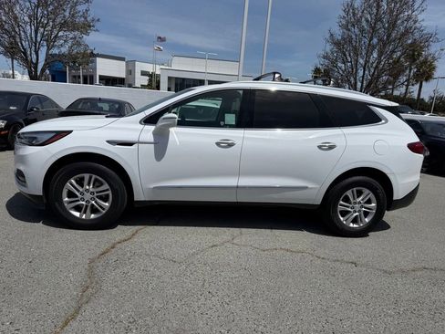 Used 2019 Buick Enclave Essence FWD image 2
