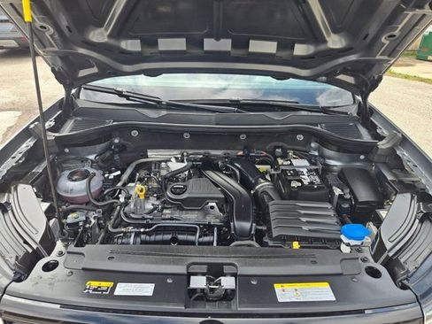 Used 2025 Volkswagen Taos SE AWD/4WD image 31