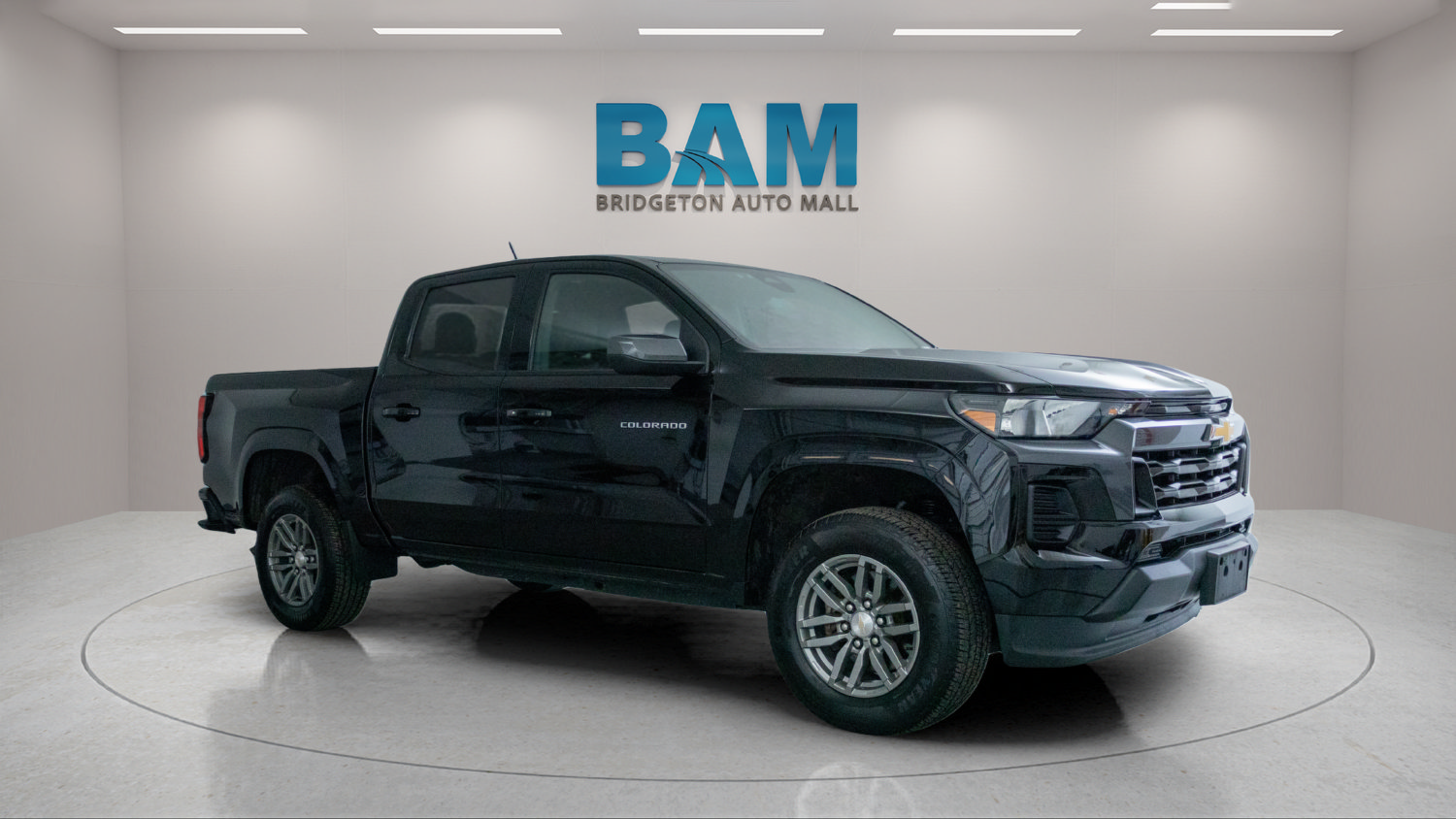 Used 2023 Chevrolet Colorado LT RWD image 1