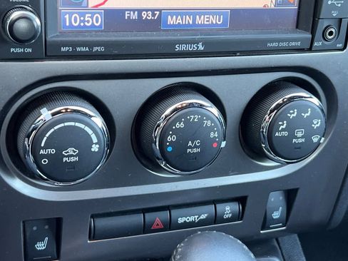 Used 2014 Dodge Challenger SXT image 20