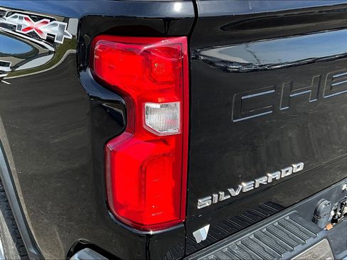 Used 2022 Chevrolet Silverado 2500 LTZ w/ LTZ Plus Package AWD/4WD image 23
