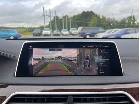 Used 2020 BMW 740i w/ Premium Package RWD image 27