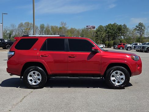 Used 2022 Toyota 4Runner SR5 Premium w/ Moonroof Package AWD/4WD image 6
