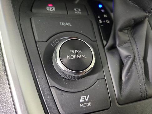 Used 2025 Toyota RAV4 XLE image 26