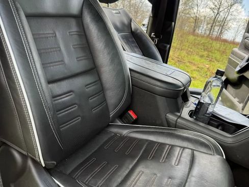 Used 2024 GMC Sierra 2500 AT4X image 31