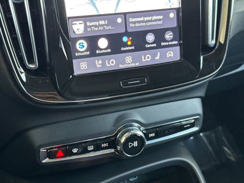 Certified 2025 Volvo XC40 B5 Plus AWD/4WD image 20