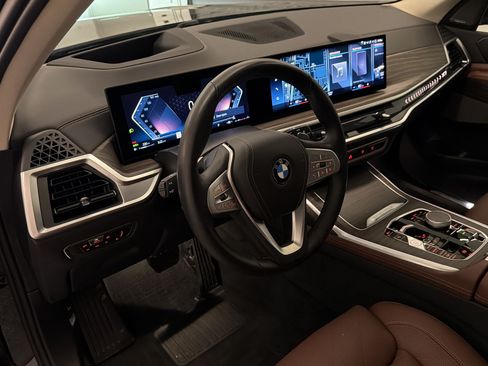Used 2023 BMW X7 xDrive40i w/ Premium Package AWD/4WD image 4
