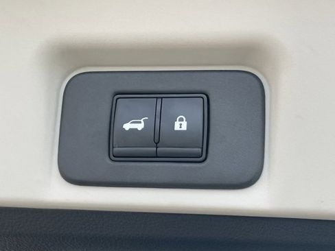 Used 2023 Nissan Ariya FWD image 15