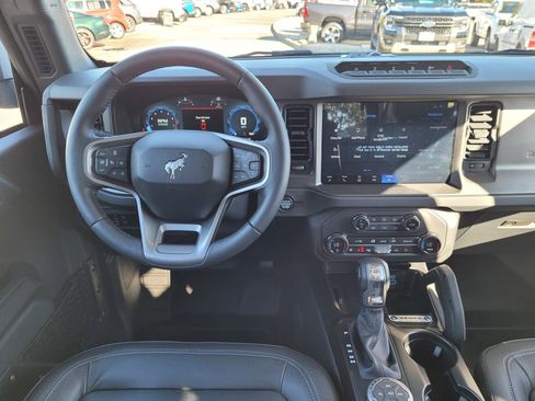 New 2025 Ford Bronco Badlands image 8