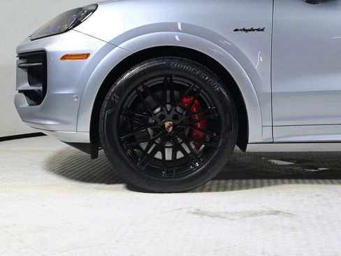 Certified 2025 Porsche Cayenne S image 27