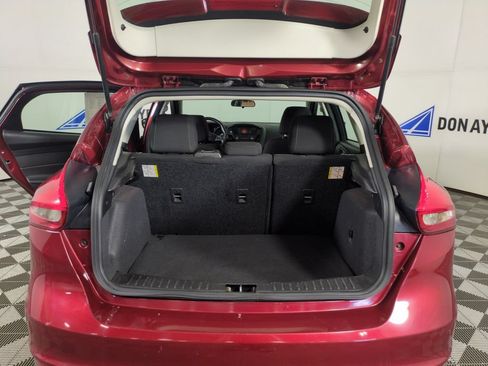 Used 2015 Ford Focus SE w/ SE Cold Weather Package FWD image 23