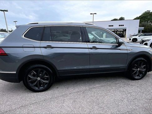 Certified 2024 Volkswagen Tiguan SE w/ Panoramic Sunroof Package image 4