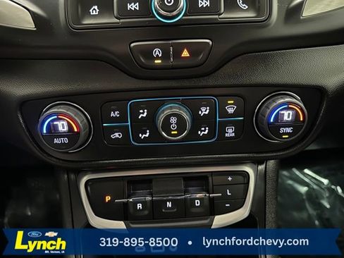 Used 2024 GMC Terrain SLE w/ Driver Convenience Package image 12