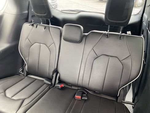 New 2026 Chrysler Pacifica Limited w/ S Appearance Package image 17