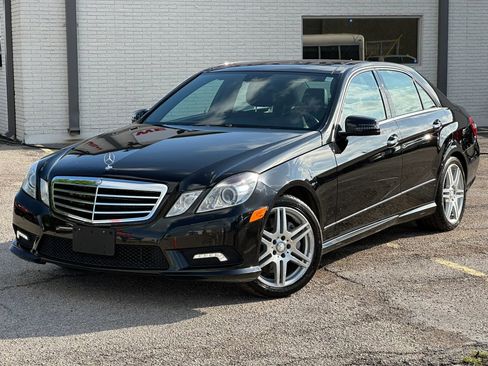 Used 2010 Mercedes-Benz E 550 Sedan w/ Premium 2 Pkg image 2