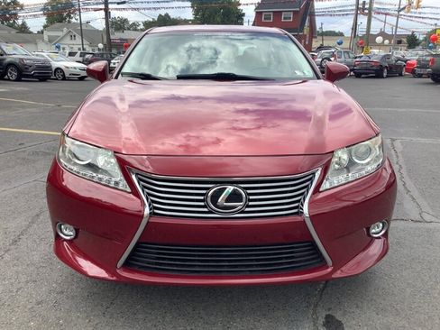 Used 2014 Lexus ES 350 w/ Luxury Package FWD image 2
