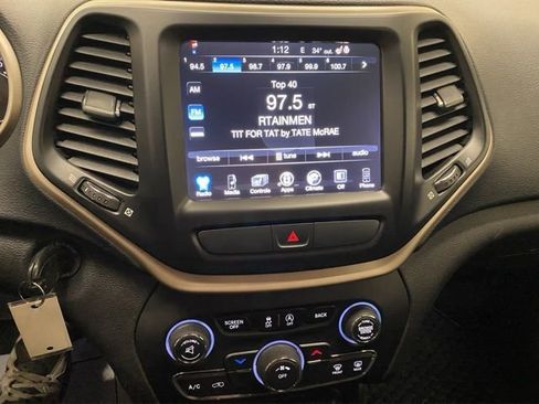 Used 2015 Jeep Cherokee Latitude w/ Cold Weather Group image 9