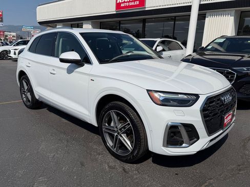 Used 2022 Audi Q5 e Prestige AWD/4WD image 2