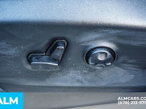 Used 2024 Chrysler Pacifica Select image 60