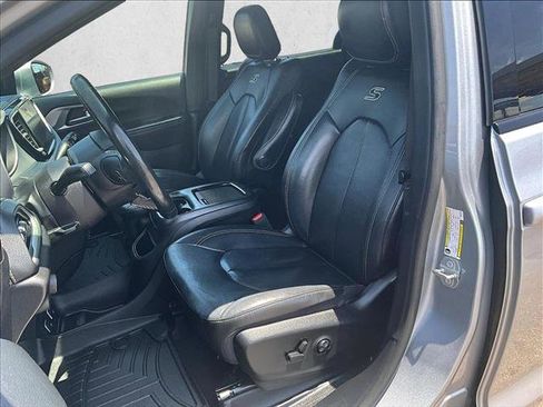 Used 2021 Chrysler Pacifica Touring-L w/ Premium & Safety Sphere Group FWD image 24