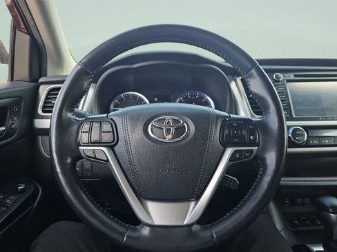 Used 2019 Toyota Highlander Limited Platinum AWD/4WD image 32
