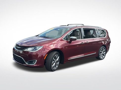 Used 2018 Chrysler Pacifica Limited w/ Tire & Wheel Group FWD image 3
