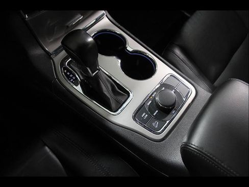Used 2021 Jeep Grand Cherokee Limited AWD/4WD image 16