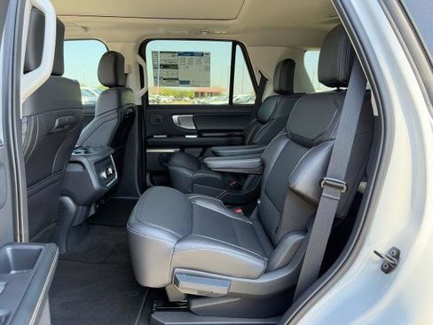 New 2025 Ford Expedition Platinum w/ Driver's Package image 29