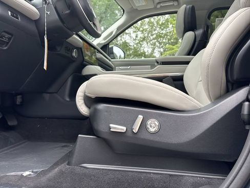 New 2026 Lincoln Navigator Reserve AWD/4WD image 12