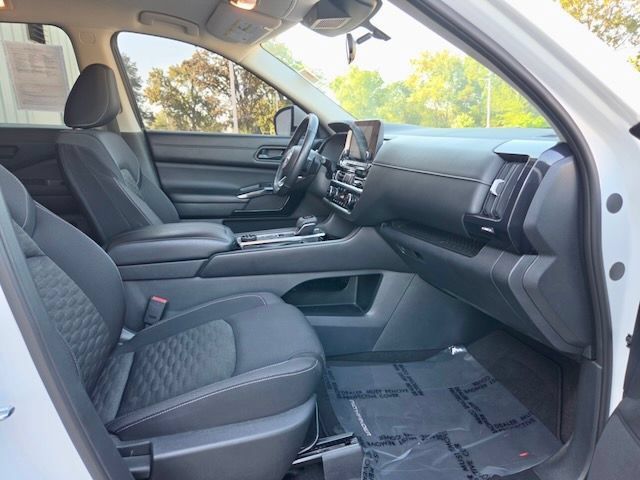 Used 2023 Nissan Pathfinder SV AWD/4WD image 8