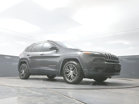 Used 2016 Jeep Cherokee Latitude image 23