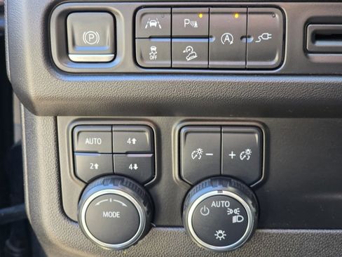 Used 2021 Chevrolet Tahoe Z71 w/ Luxury Package image 22