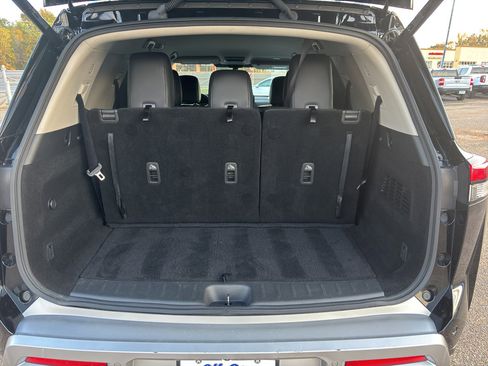 Used 2023 Nissan Pathfinder SL w/ Lighting Package (N92) image 13