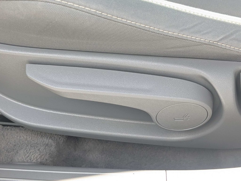 Used 2025 Hyundai Elantra SEL FWD image 23