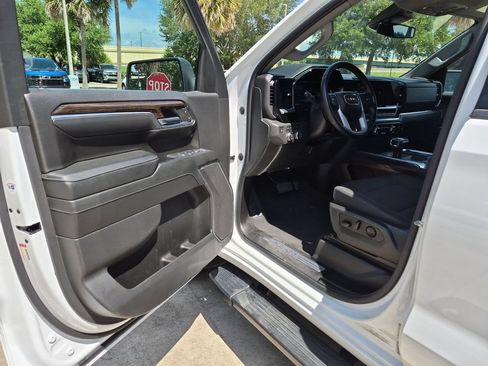 Used 2024 GMC Sierra 1500 Elevation w/ LPO, Elevation Black Package AWD/4WD image 8