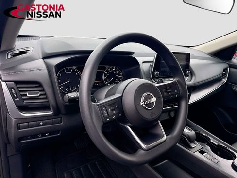 Used 2024 Nissan Rogue SV AWD/4WD image 11