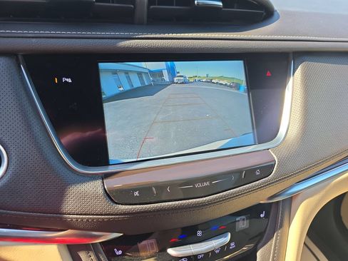 Used 2018 Cadillac XT5 Luxury w/ Driver Awareness Package AWD/4WD image 18