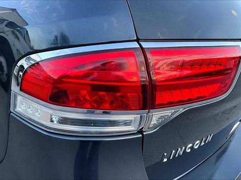 Used 2014 Lincoln MKX FWD w/ Equipment Group 101A image 28