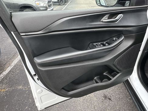 Certified 2023 Jeep Grand Cherokee L Laredo image 16